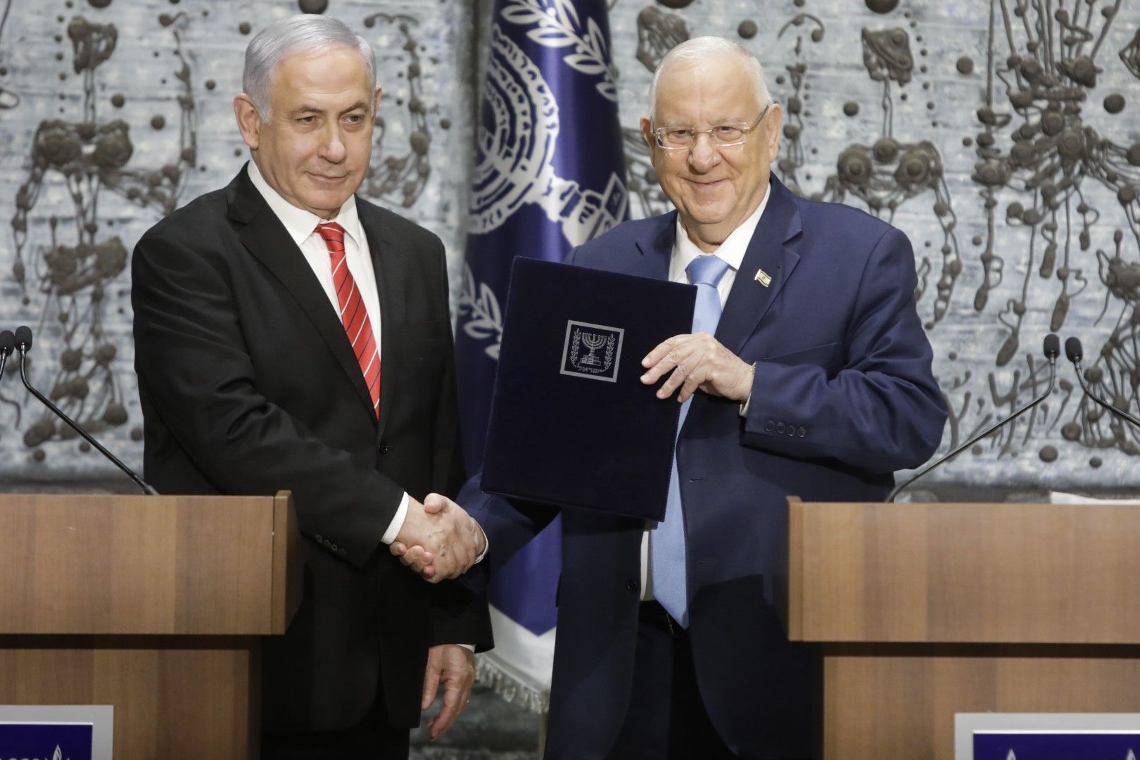 Президентът на Израел Реувен Ривлин възложи на действащия десен премиер Бенямин Нетаняху да състави следващото правителство