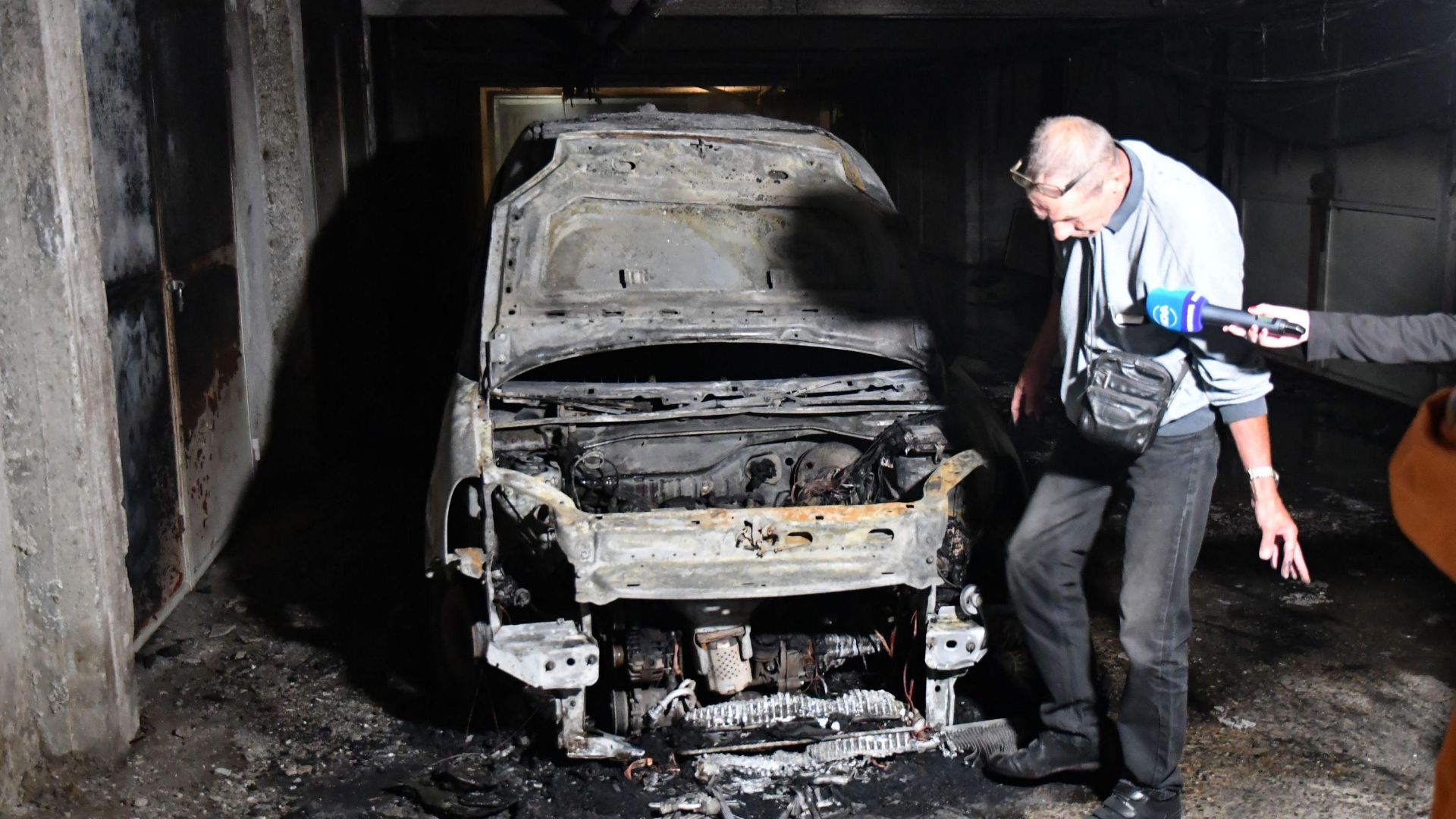 Такси на метан избухна в пламъци и изгоря напълно в
