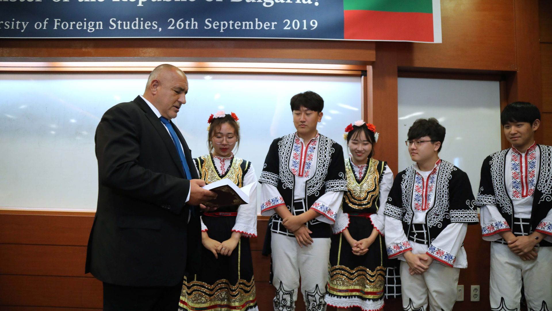 Министър председателят Бойко Борисов беше удостоен с почетен знак за принос