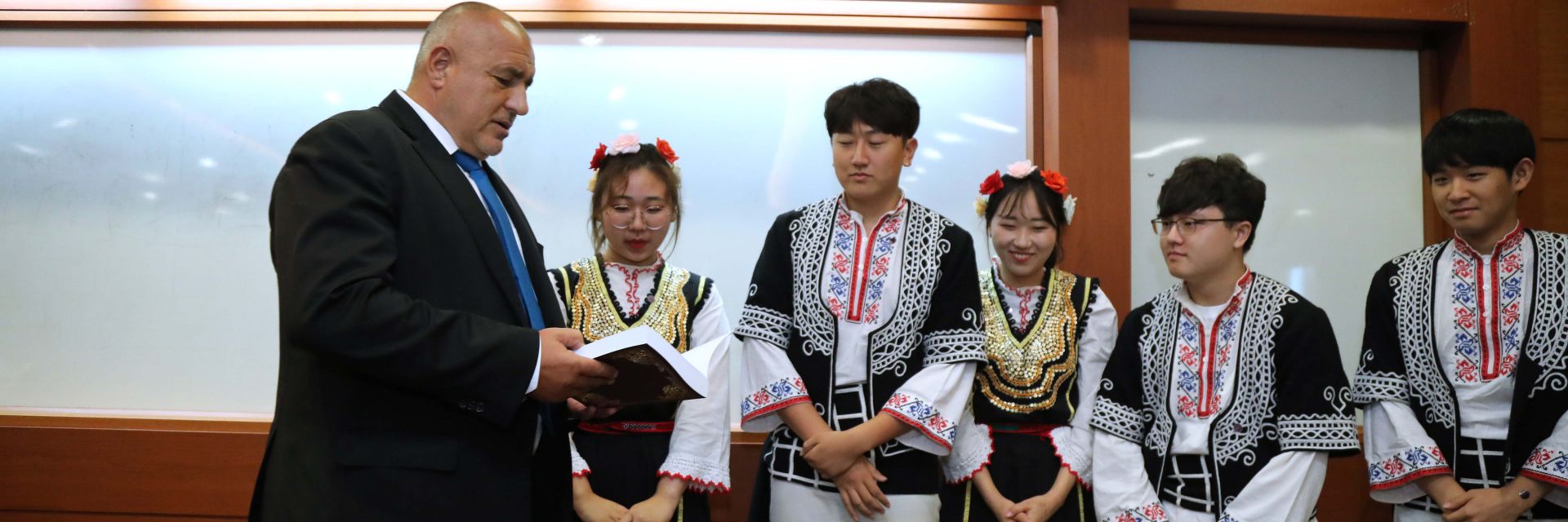 Почетен знак за Борисов от корейски университет за принос към българистиката 