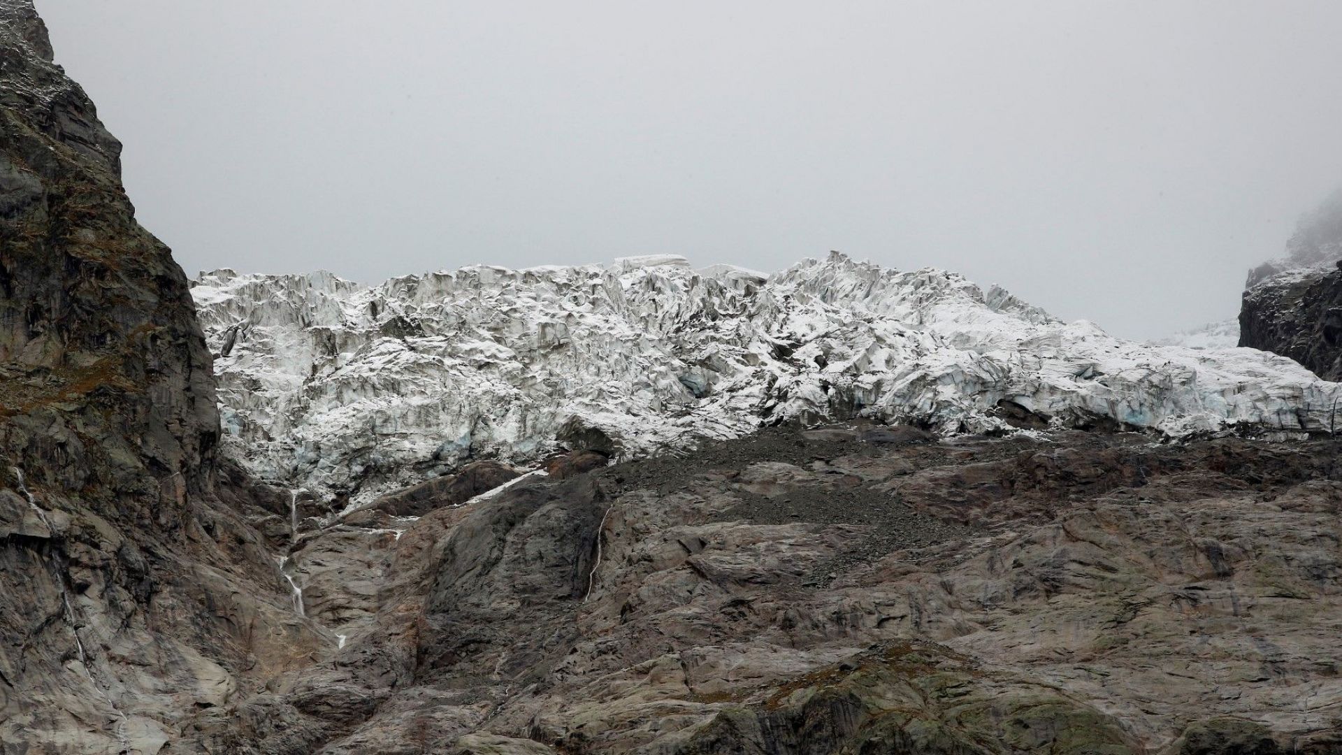 От днес ледник върху разположен в Италия склон на планинския