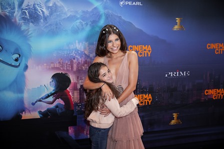 Гала премиера на "Загубеният Йети", Дивна пее на живо