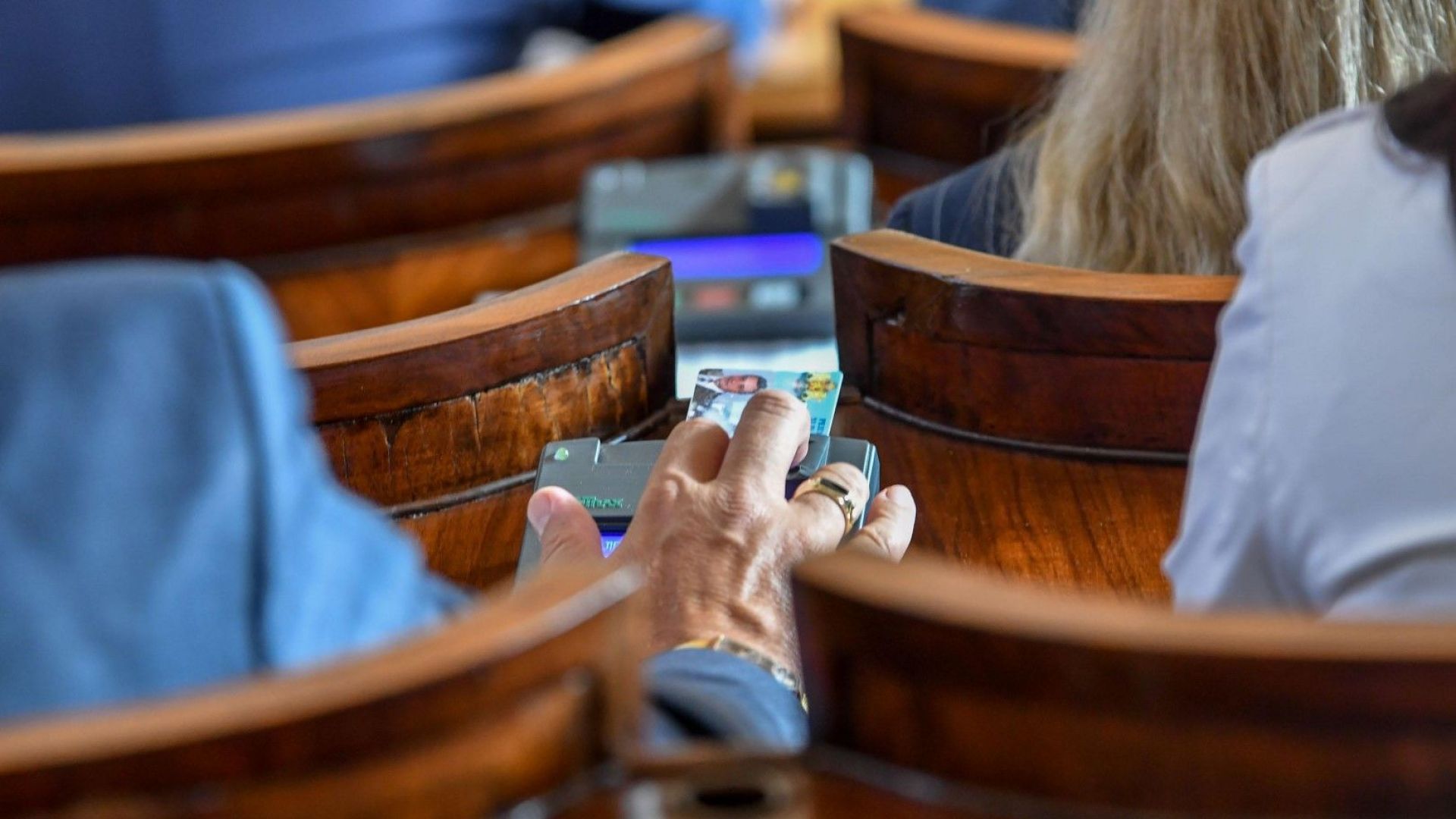 Създаването на помощни атестационни комисии към съдилищата които да подпомагат