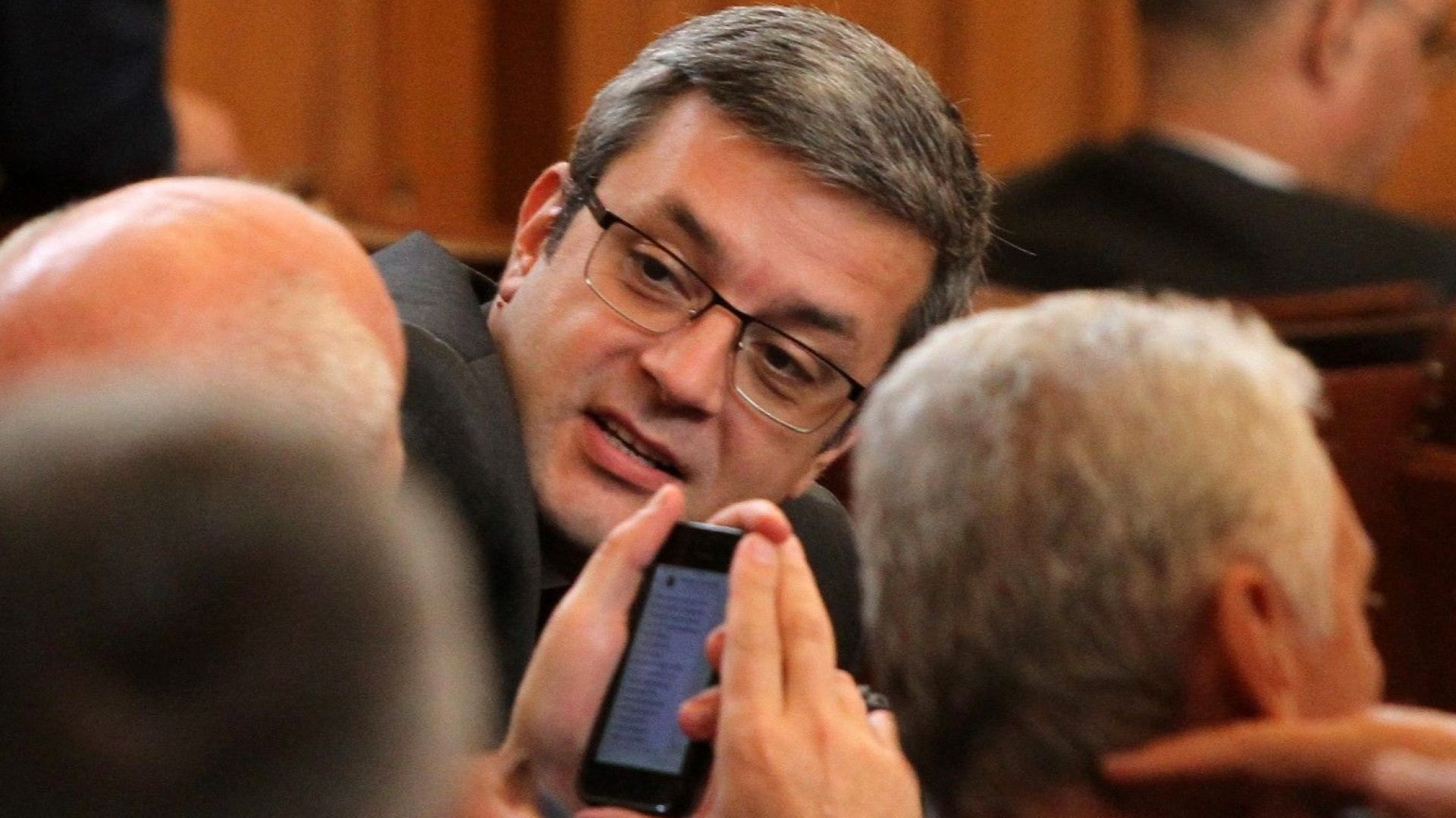 По предложение на левицата парламентът създаде временна анкетна комисия която