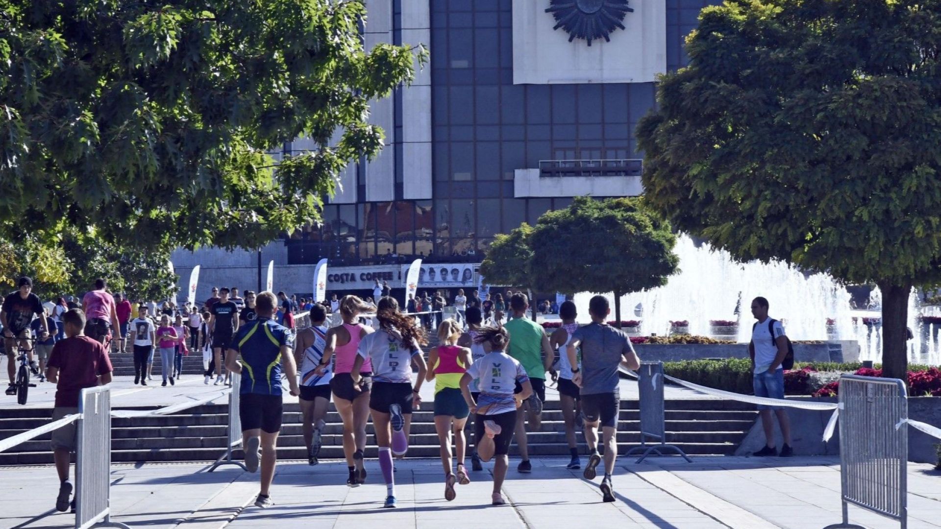 Десетки ентусиасти се събраха пред НДК където беше даден старт