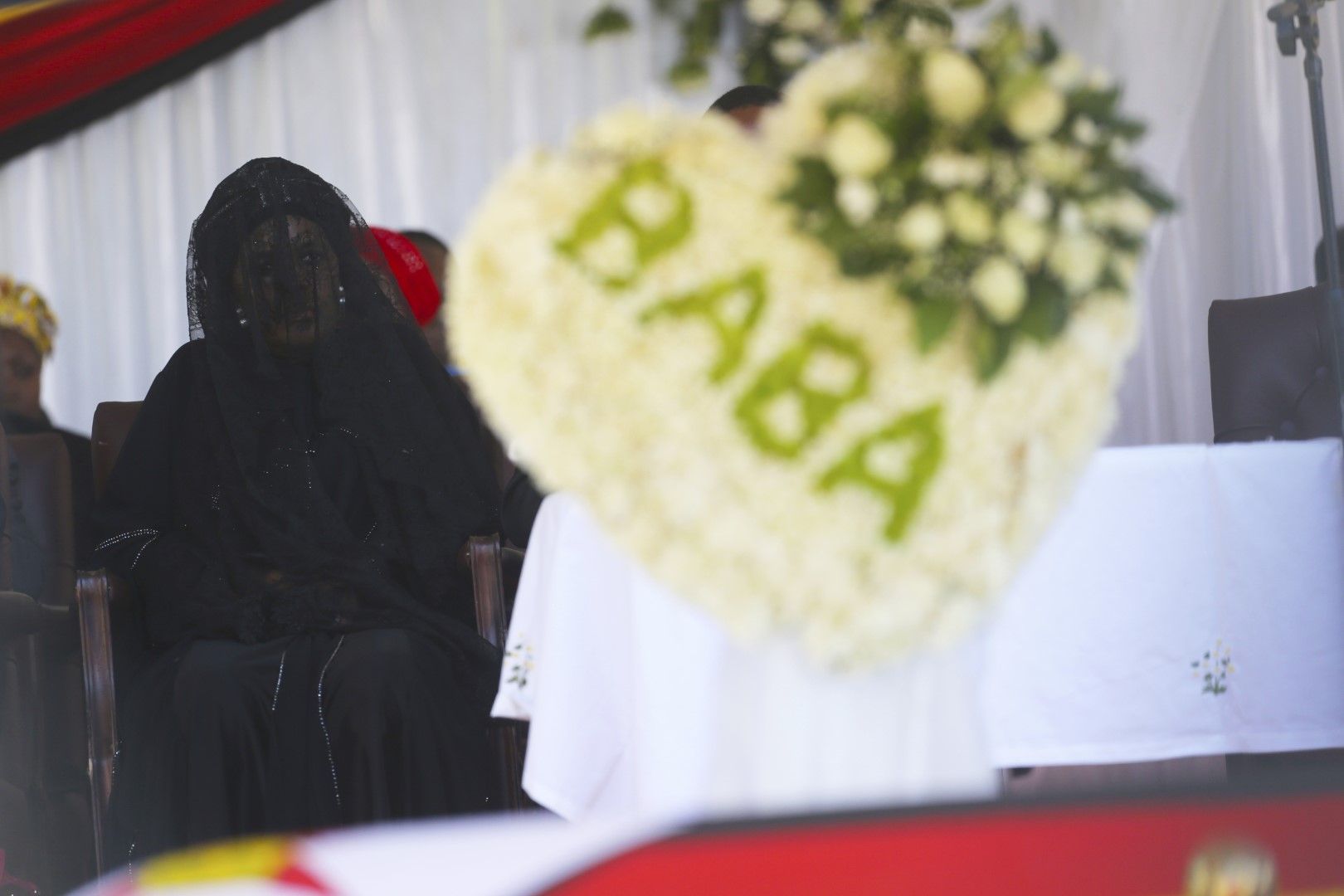 Грейс Мугабе по време на траурната церемония и погребението на бившия президент на Зимбабве Робърт Мугабе