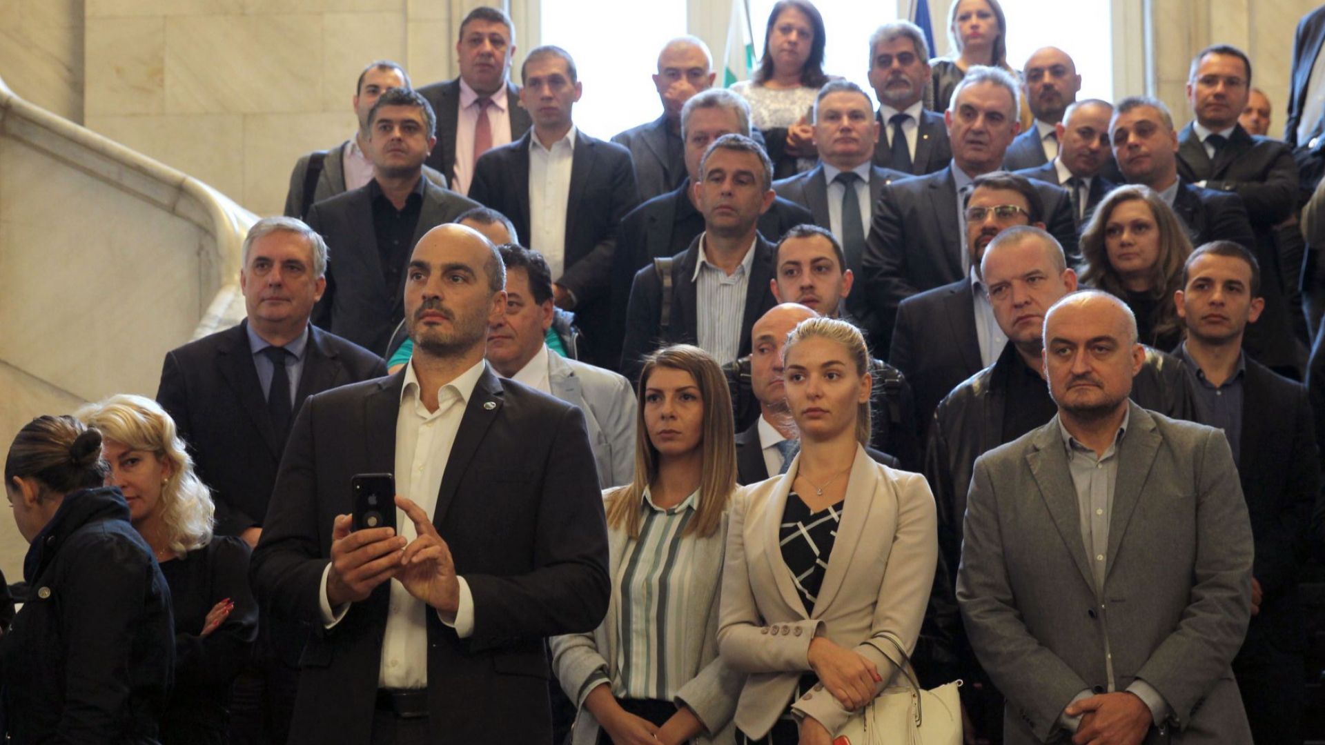 В България периодът преди местните избори изглежда странно В нормалните