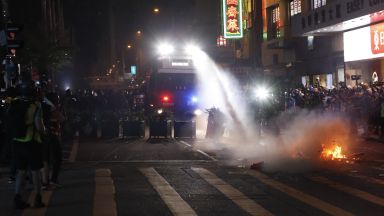 Разтърсваният от протести Хонконг изпадна в рецесия