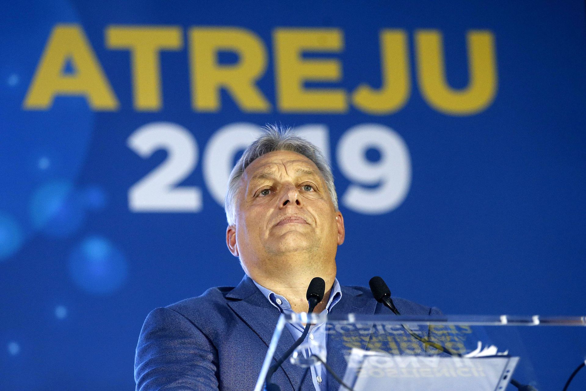 През последните десет години правителството на Орбан пое контрола над повечето медии, пряко или косвено", се казва в изявлението на медийната група