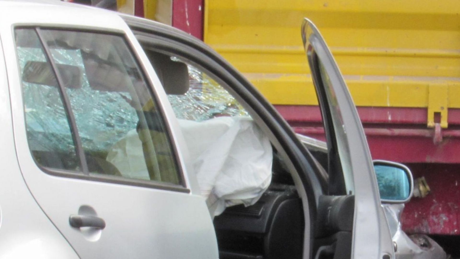 Три непълнолетни момичета са блъснати от лек автомобил в Шумен
