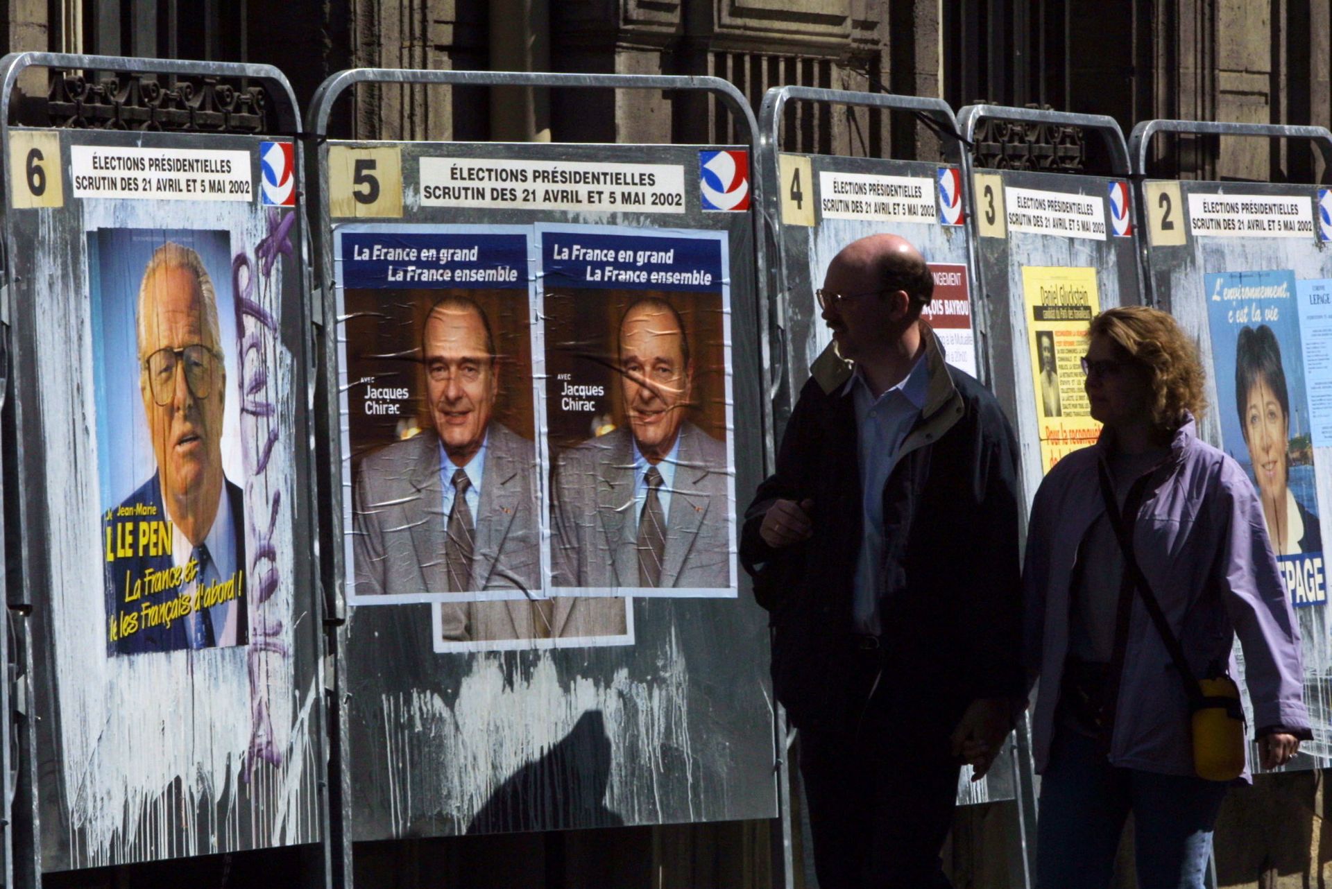 През 2002 година всички партии се съюзяват с Ширак, за да не допуснат победата на крайно-десния Льо Пен