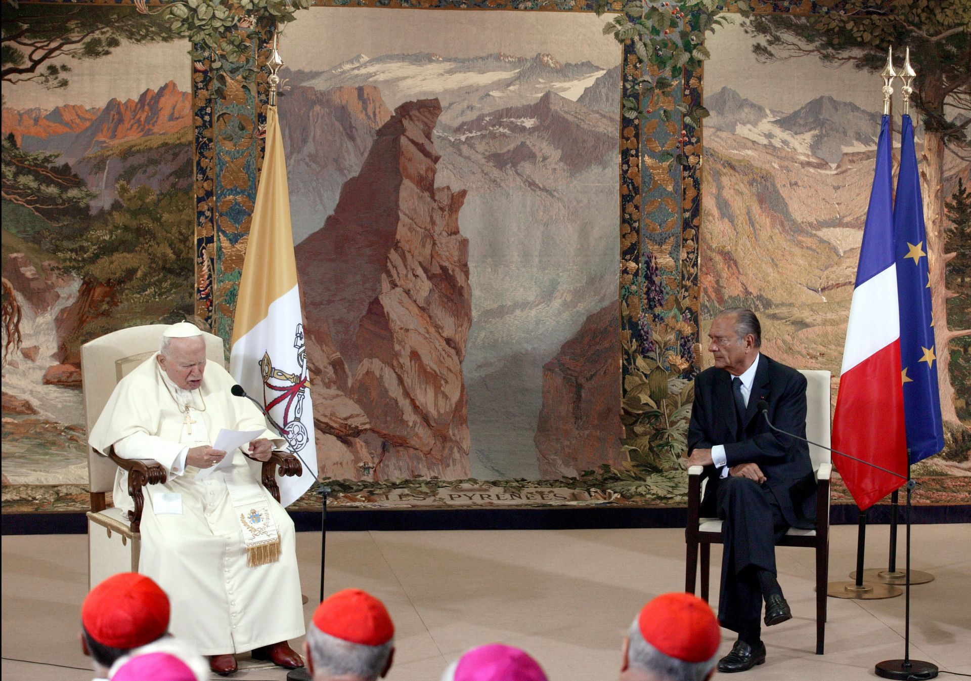 През 2004 година папа Йоан Павел II е на официална визита във Франция