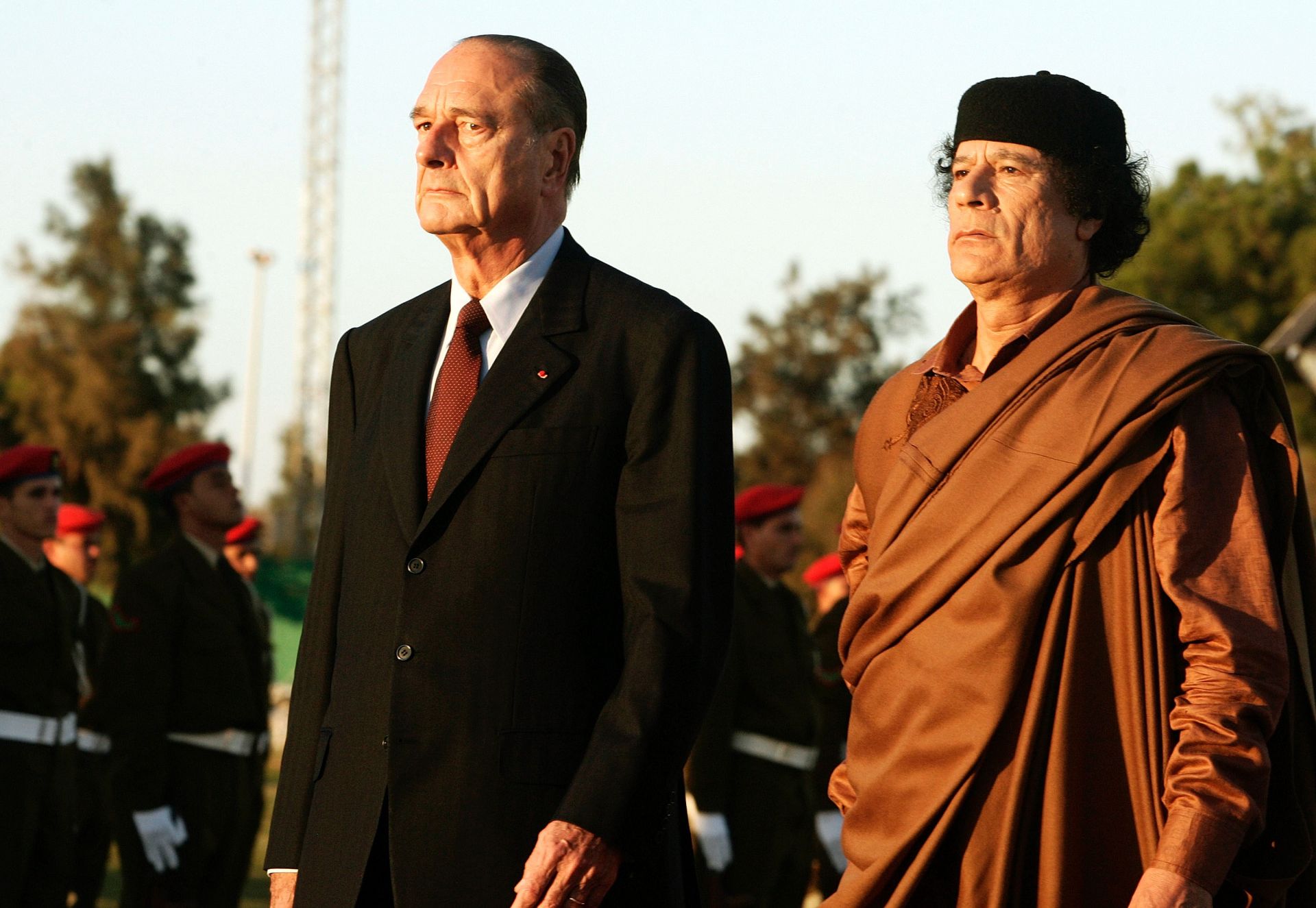 Подобно на много западни лидери, Ширак се среща с Кадафи - 2004 г.