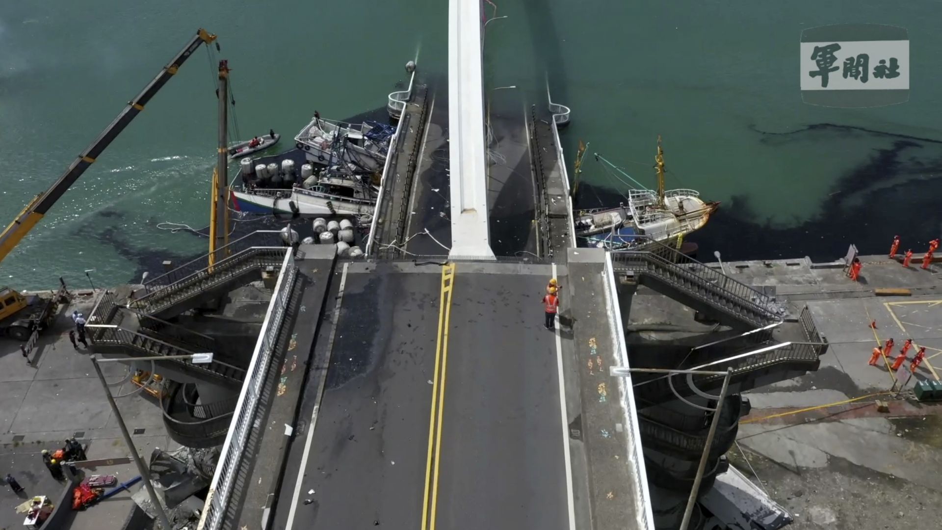 Мост в източната част на остров Тайван се срути тази