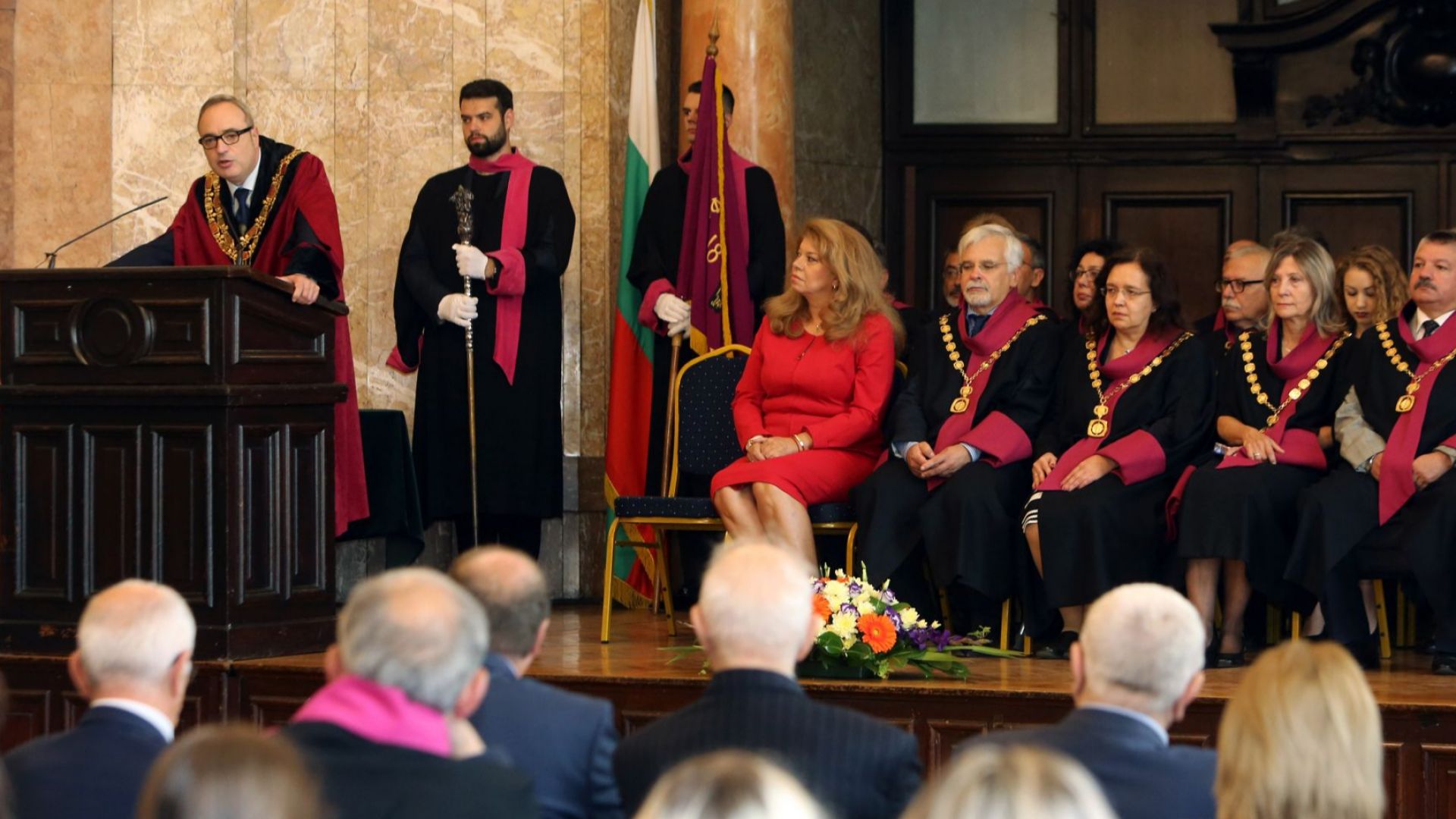 Софийският университет откри новата академична година с 4455 първокурсници като