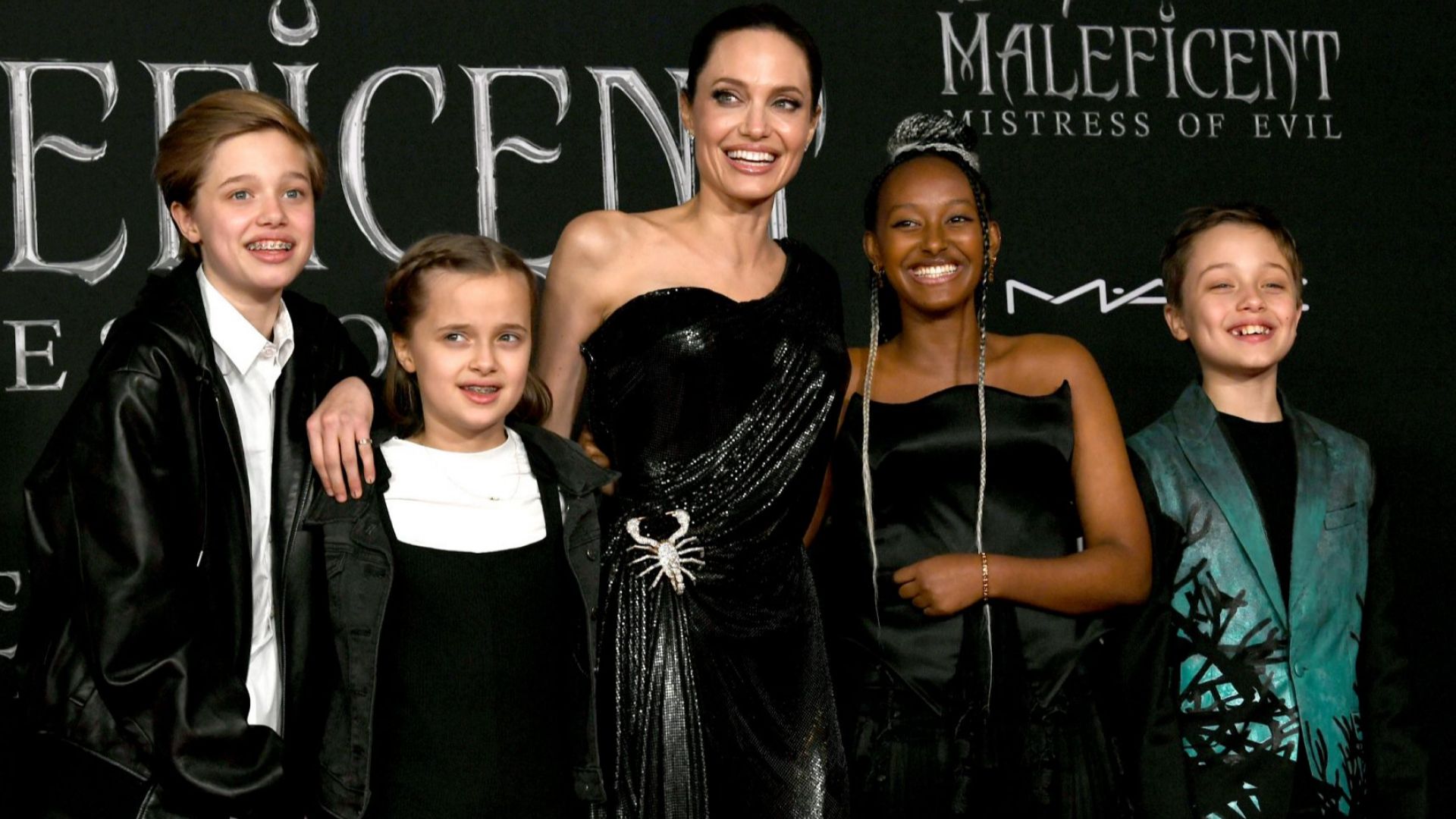 Анджелина сияе от щастие с децата си на премиерата на "Господарка на злото 2"