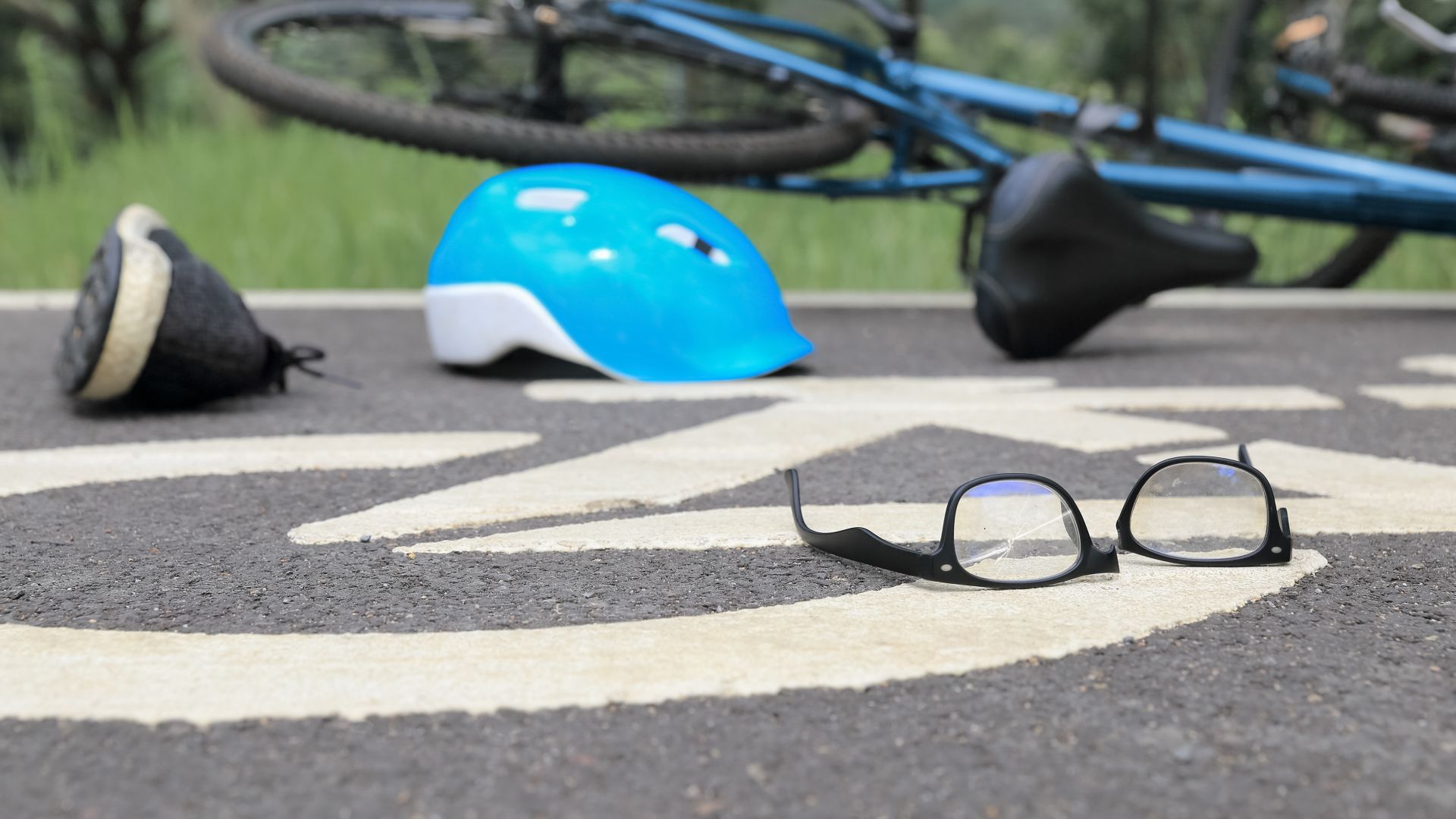 71 годишен велосипедист пострада при инцидент на алеята на Вълнолома във