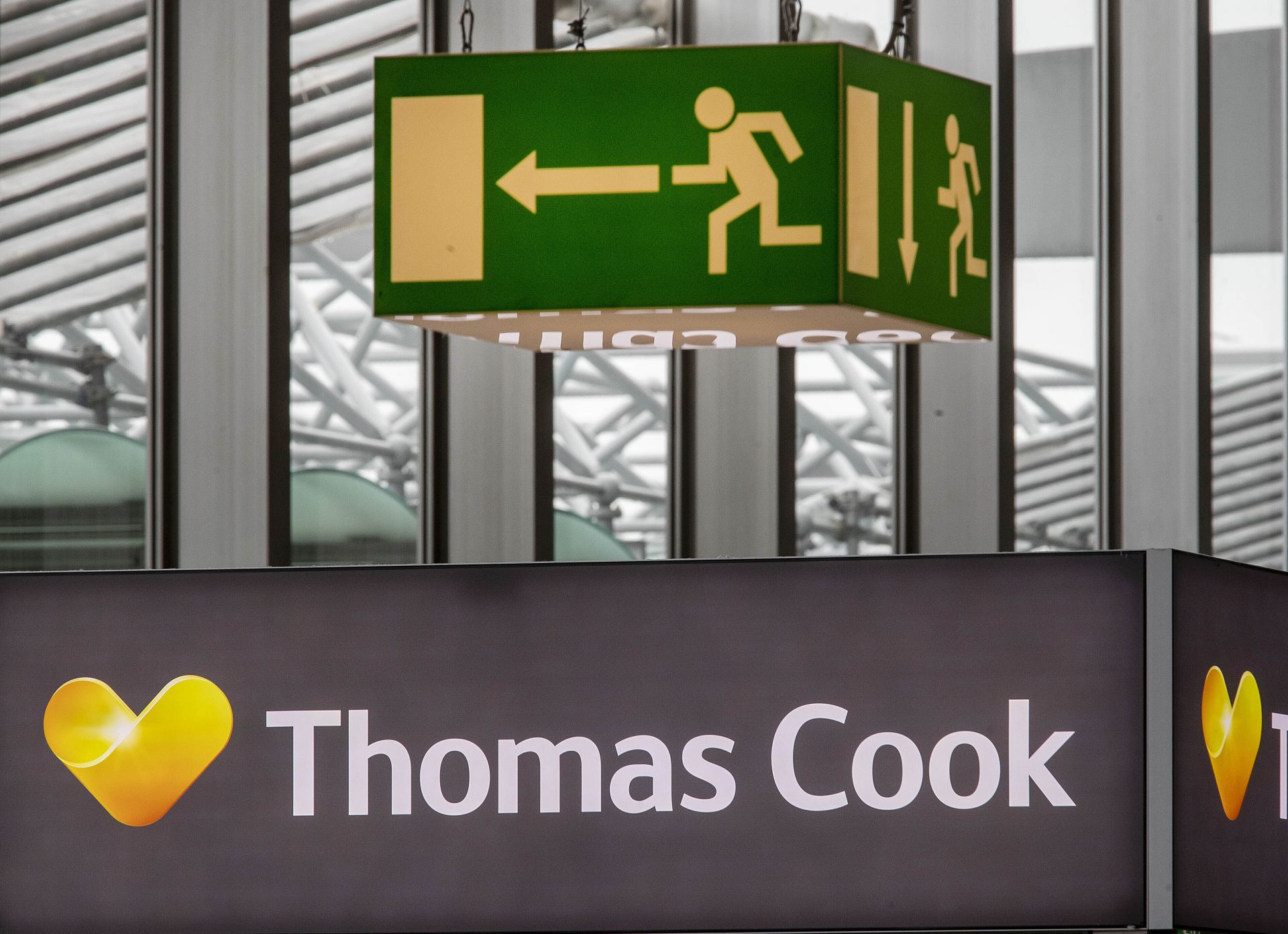 Британски регулатор ще разследва Ernst & Young относно одита на Томас Кук