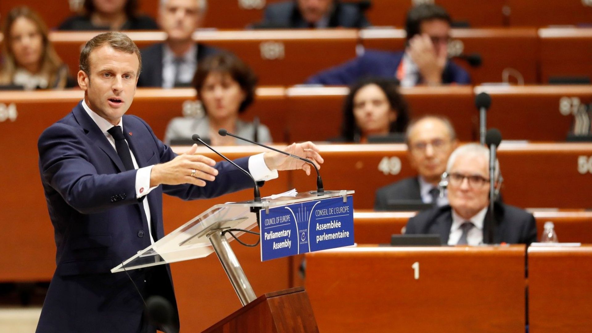 Френският президент Еманюел Макрон предупреди днес от трибуната на Парламентарната