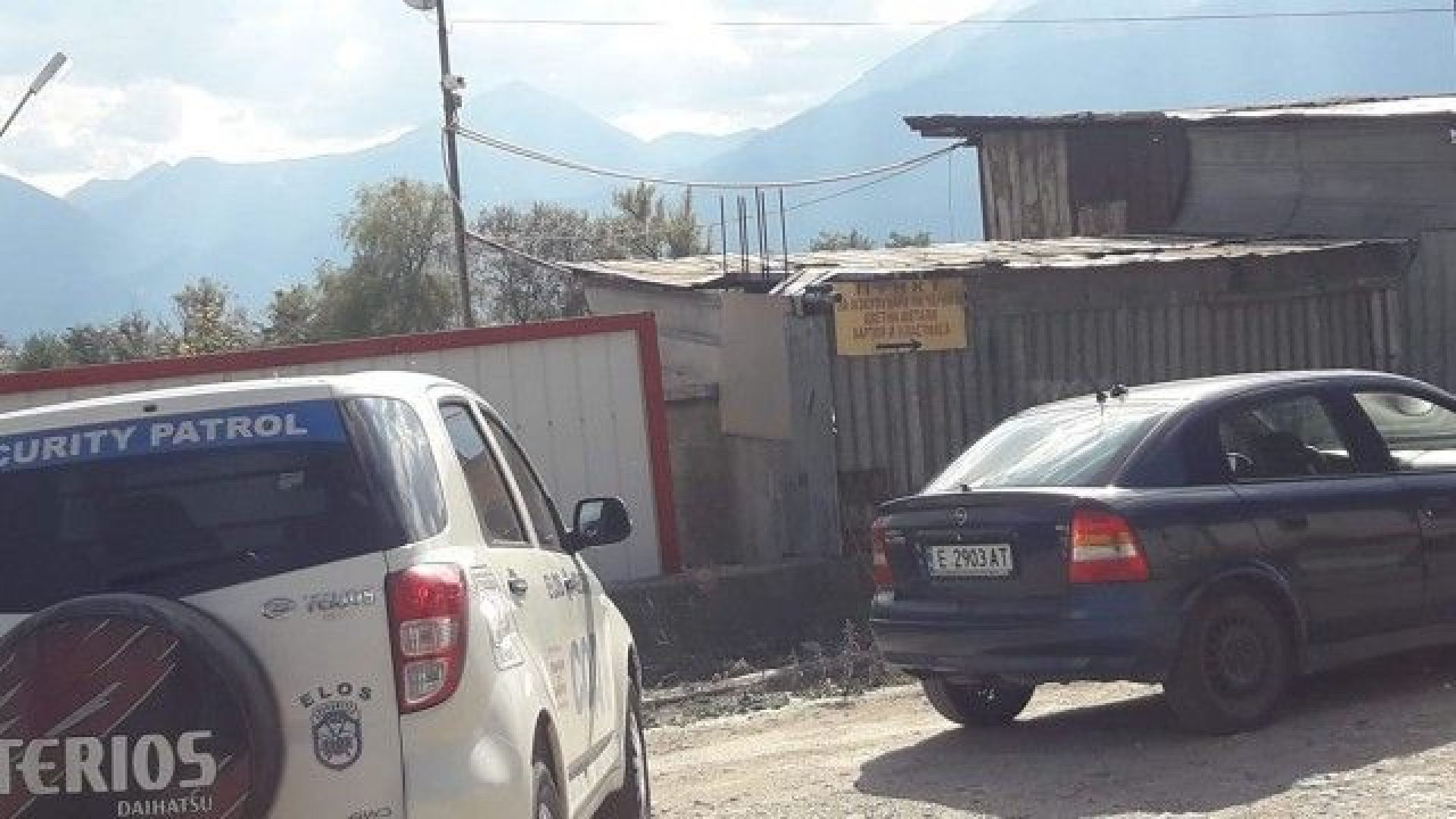 Мъж пострада при взрив на стара граната в пункт за