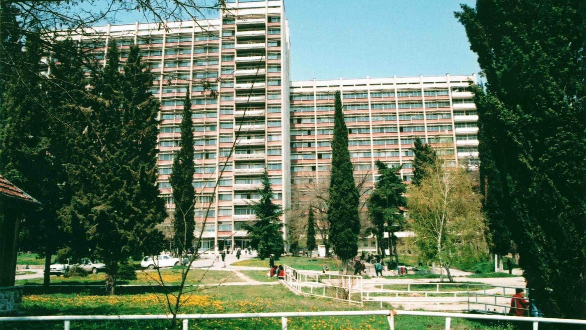 Критично е състоянието на 42 годишния мъж който пострада при