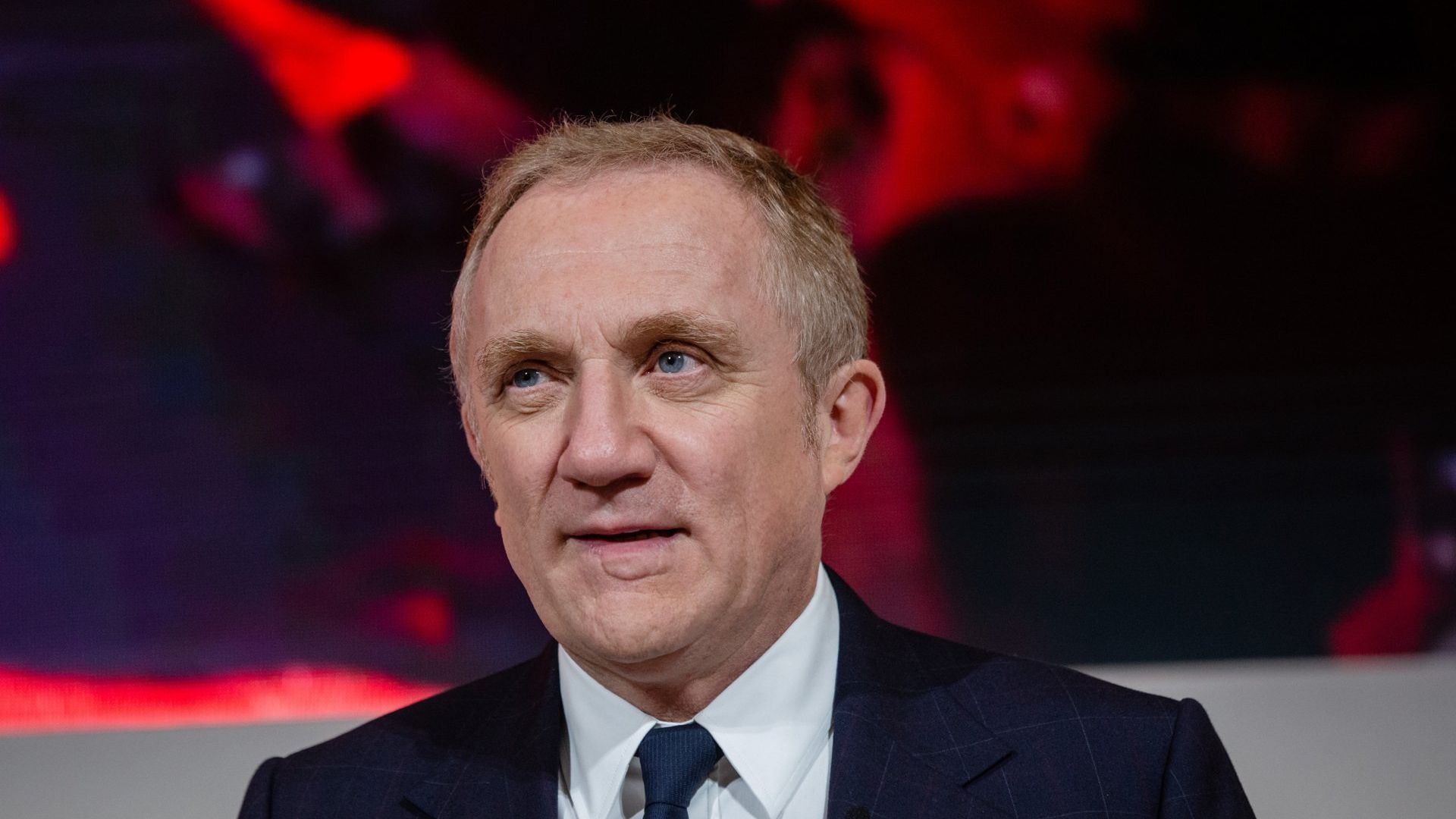 Френският милиардер Франсоа Пино и синът му Франсоа Анри Пино подписаха