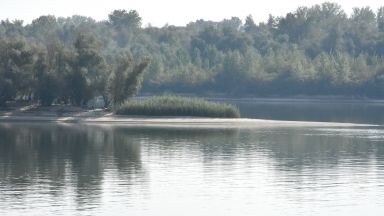  Полицай избави самоубийца, хвърлила се в ледените води на Дунав 
