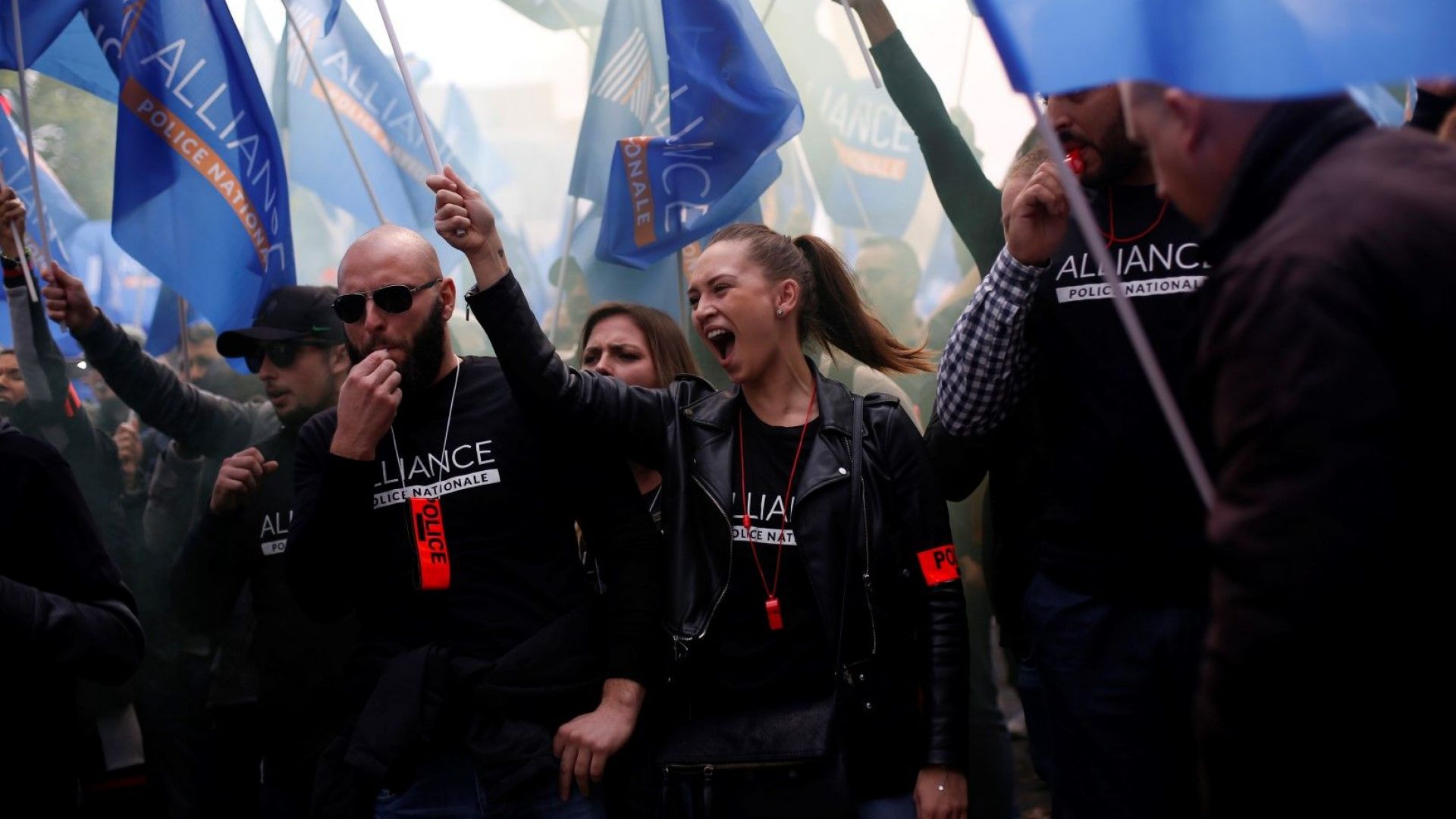 Хиляди френски полицаи преминаха в шествие на гнева в Париж