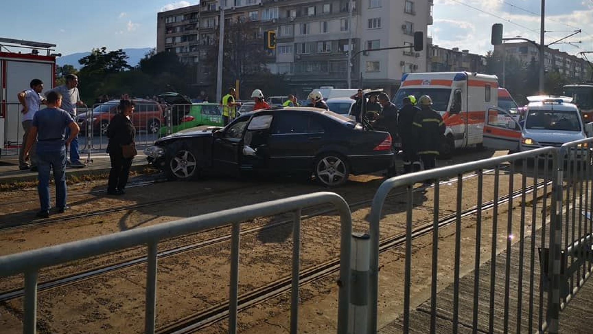 Двама мъже и две жени пострадаха при тежка катастрофа на