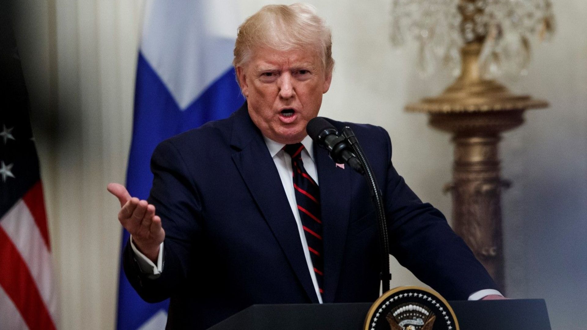 Заплашен от процедура по импийчмънт президентът на САЩ Доналд Тръмп