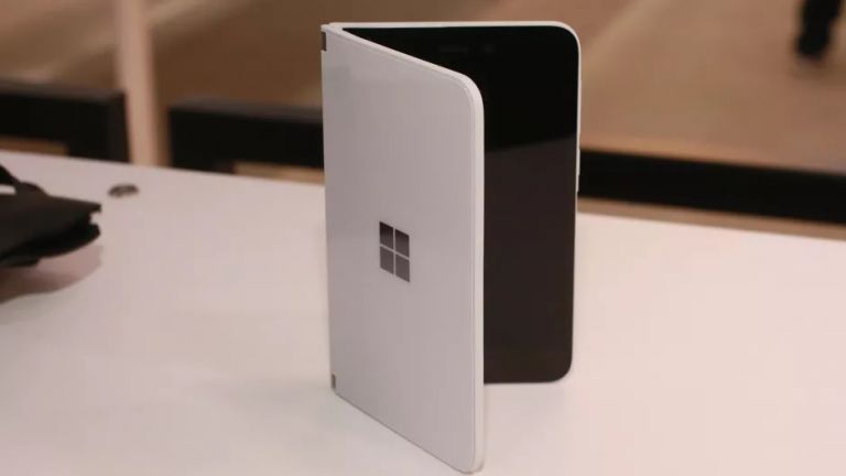 Microsoft Surface Duo се нацепва малко след покупката