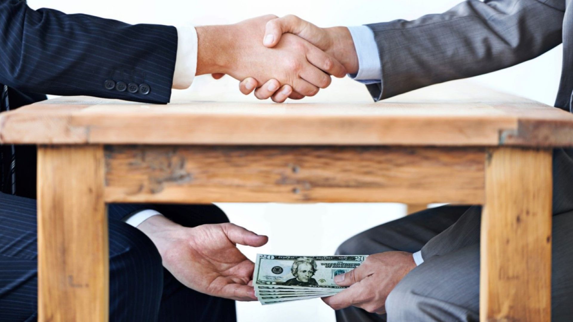 Директорът на дирекция Местни данъци и такси в община Тутракан