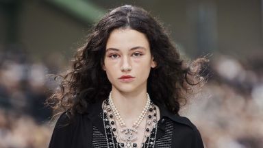 Chanel отново заложи на Бел Хинова за Седмицата на модата в Париж