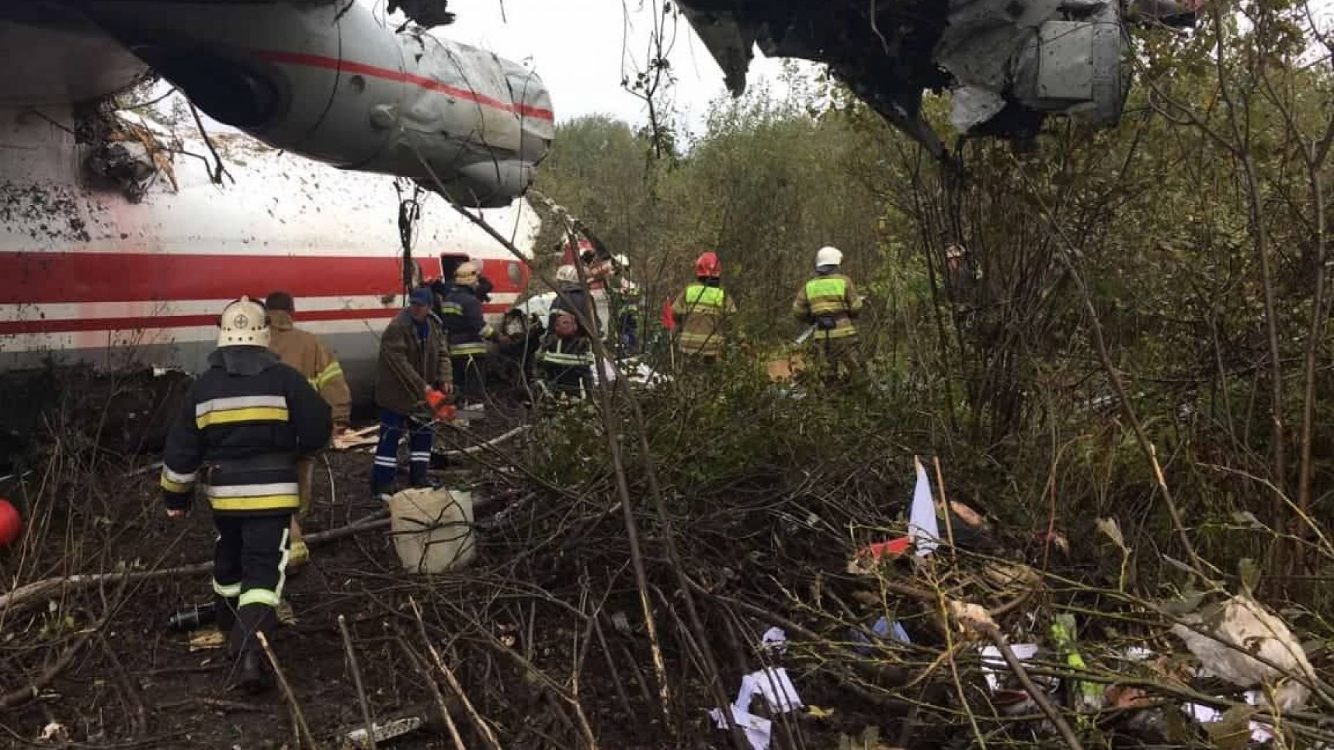 Авиодрама в Украйна: 5-има загинаха при аварийно кацане на Ан-12