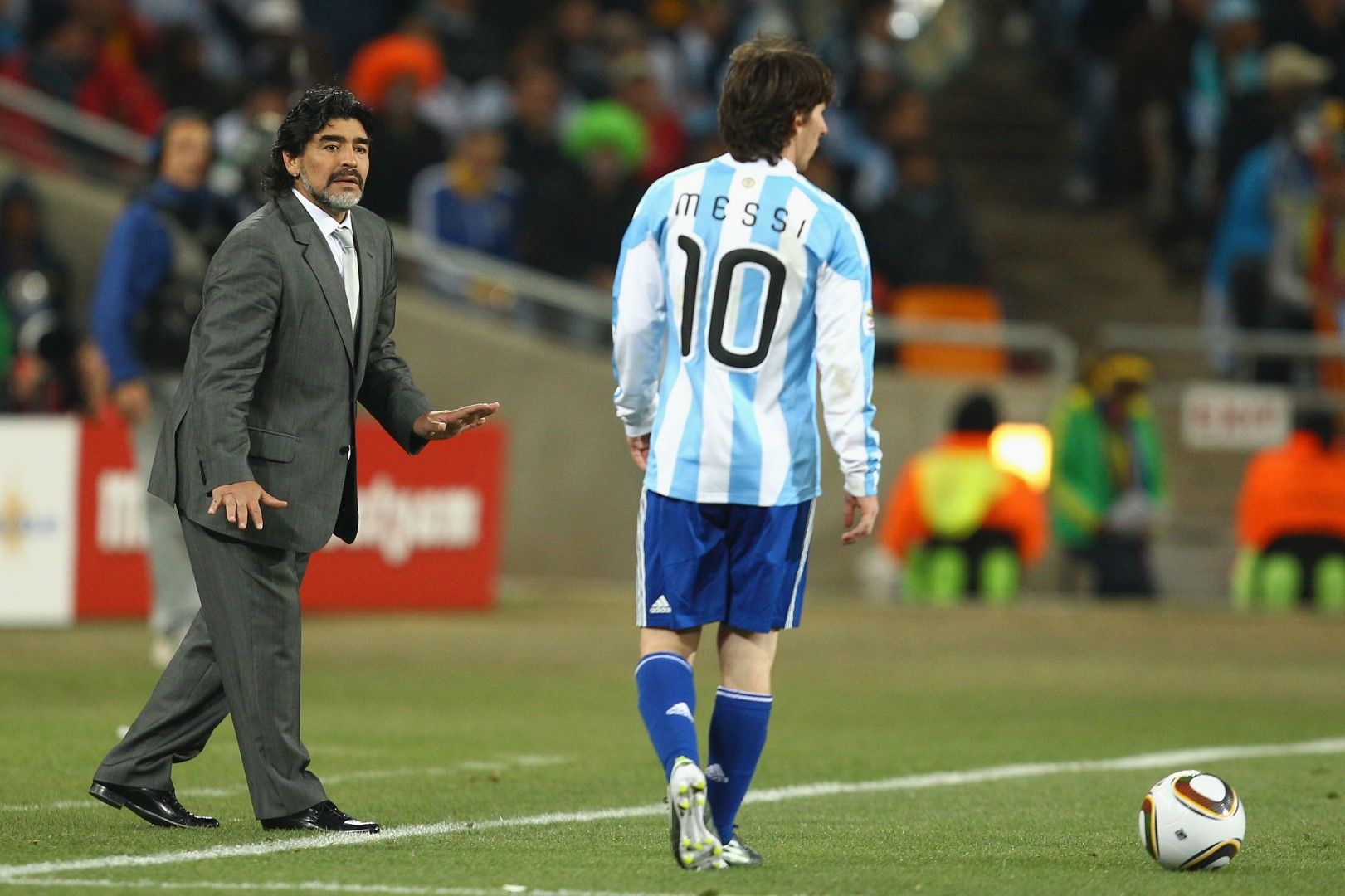 Марадона го смени и бе треньор на Меси за Мондиал 2010