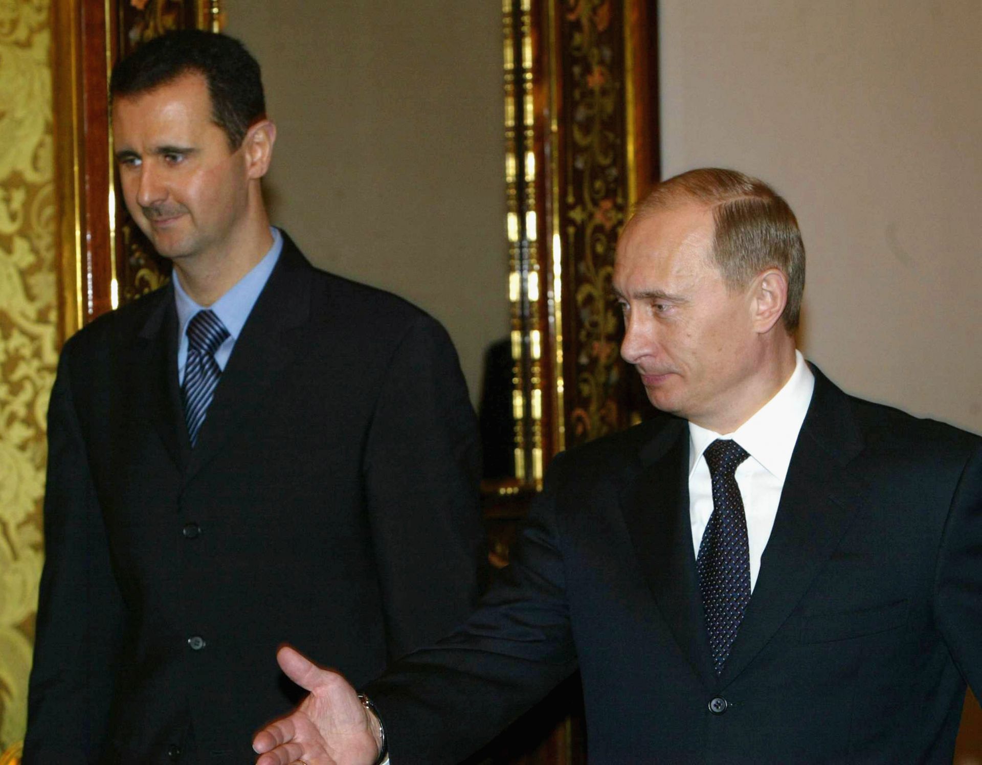 25 януари 2005 г. - Владимир Путин приема сирийския президент Башар Асад по време на срещата им в Кремъл. Русия и Сирия постигнаха сделка за преструктуриране на дълг на Сирия от съветската епоха.