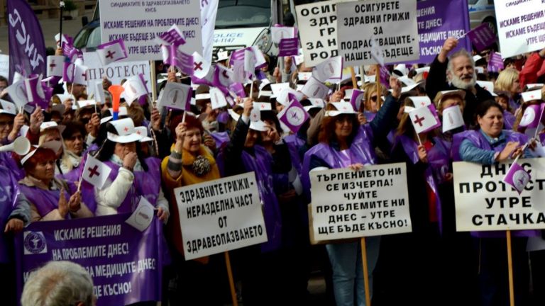 Допълнителни 200 млн. лв. и умерен оптимизъм след медицинския протест пред МС