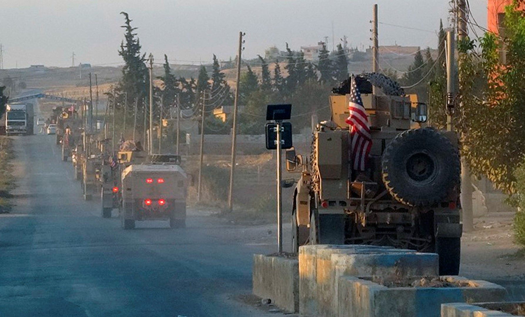 Американските сили и бойна техника се изтеглят от Североизточна Сирия, 7 октомври