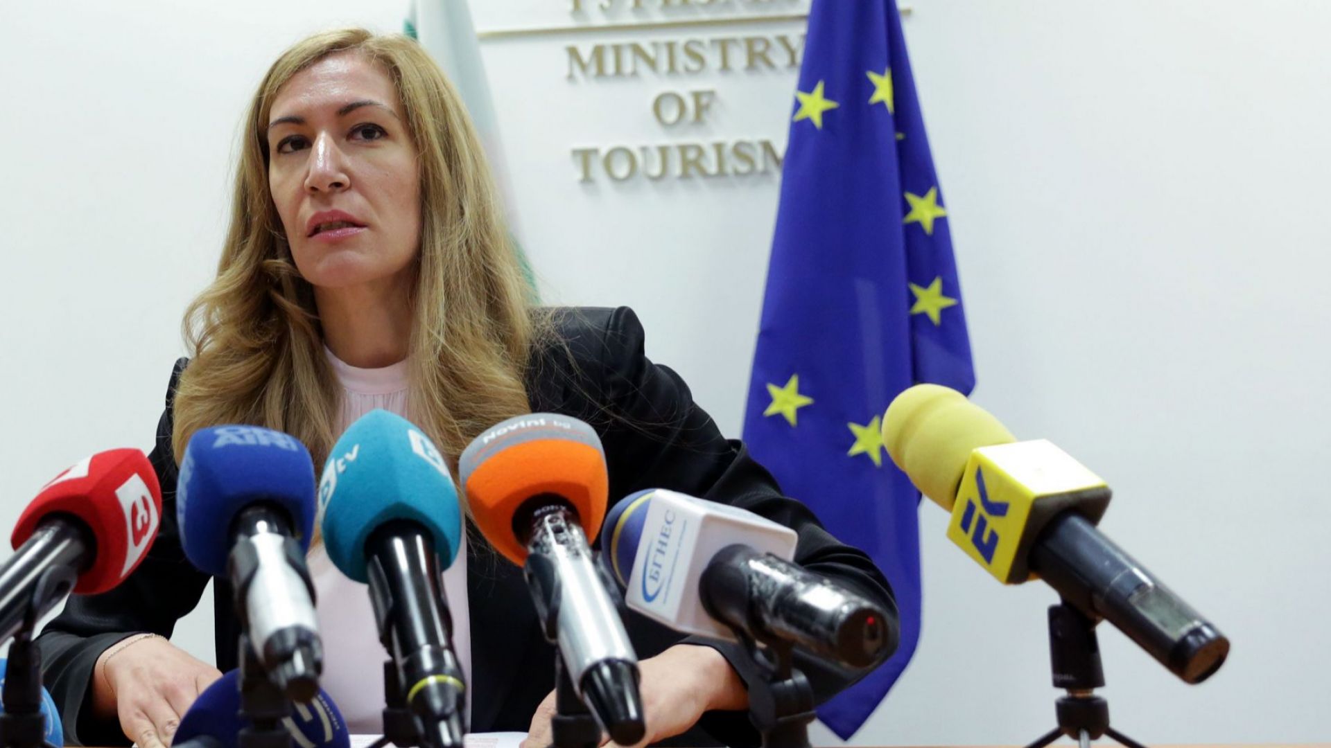 Томас Кук и Астрал Холидейз имат договор помежду си за