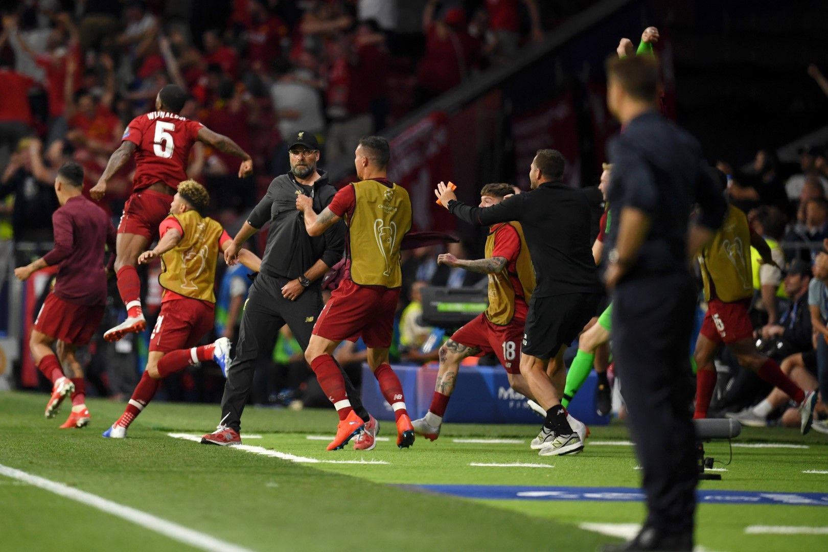 1 юни 2019 г. - Дивок Ориги бележи за 2:0 на финала срещу Тотнъм и съдбата на купата е решена