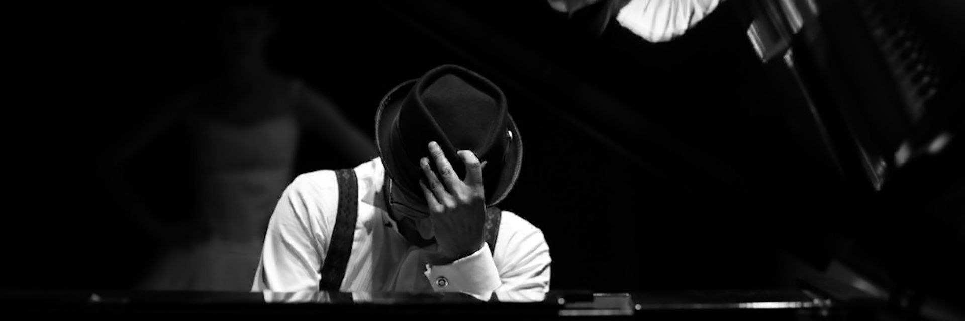 Живко Петров представя новия си албум "Ten" в кино "Люмиер-Лидл"