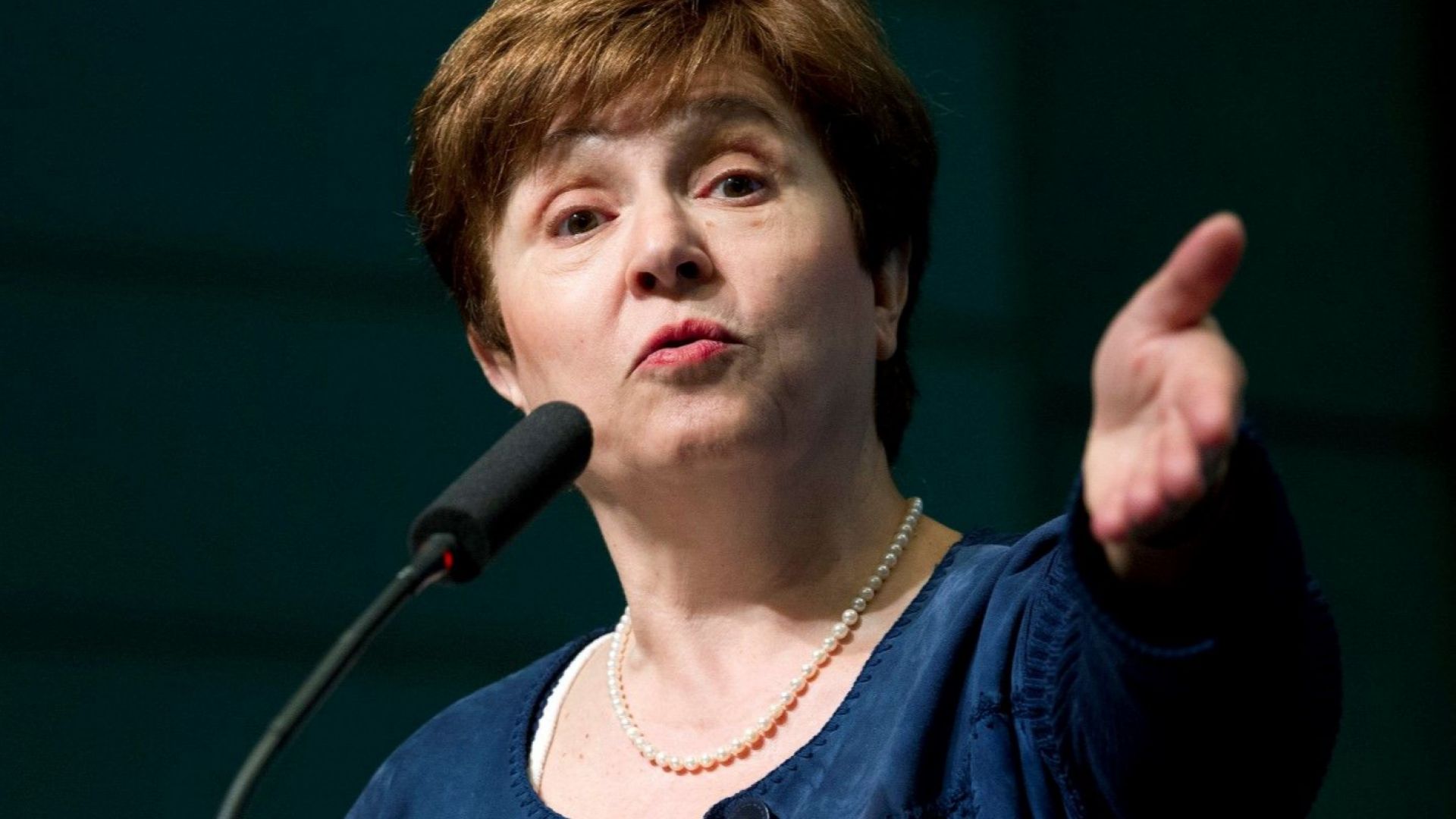 Кристалина Георгиева предупреди за забавяне на световната икономика 