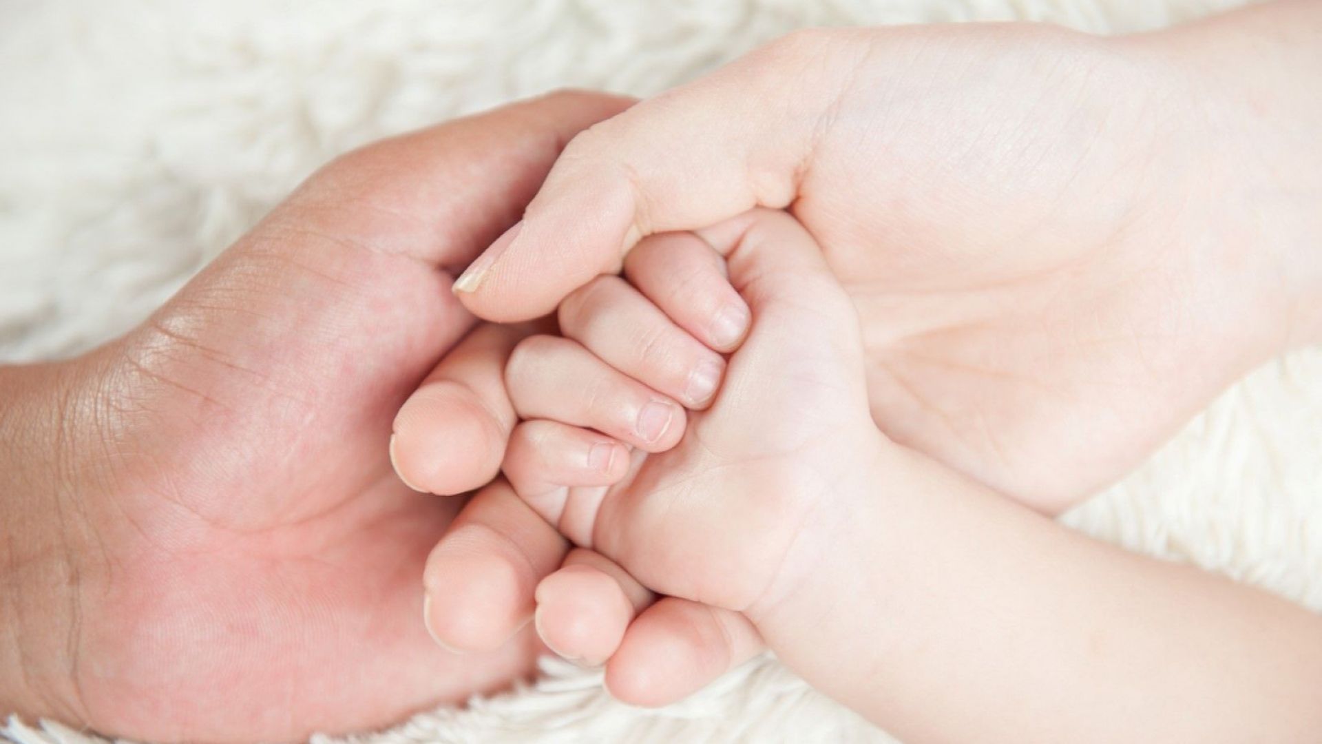 Едногодишното дете което падна от втория етаж на блок в