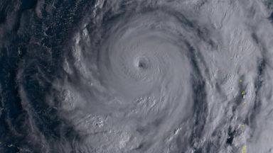 Тропическите циклони в Тихия океан се "преследват по петите"