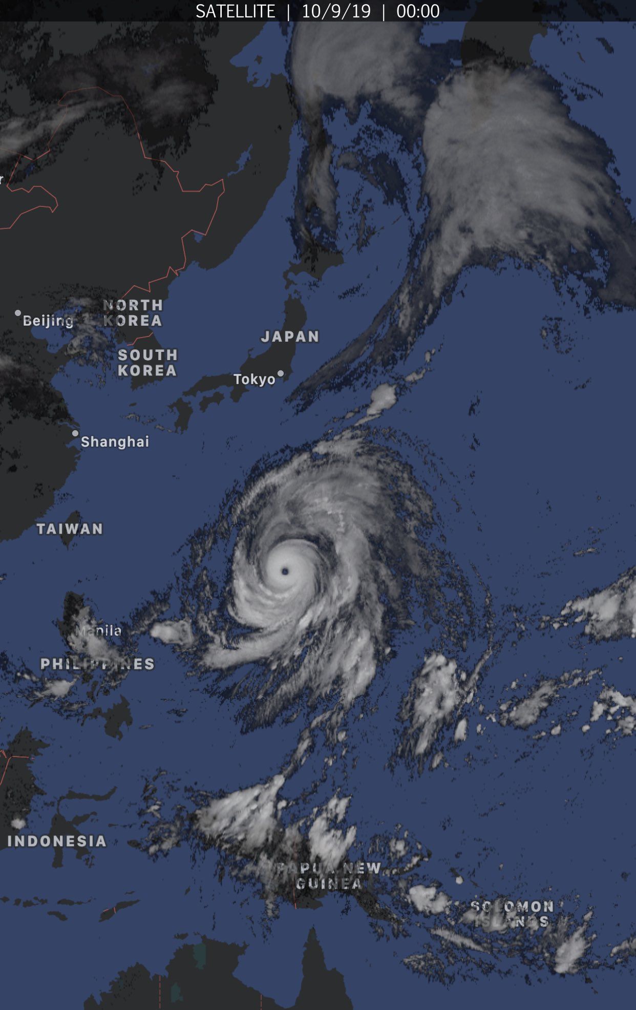 Тайфунът е огромен по размер