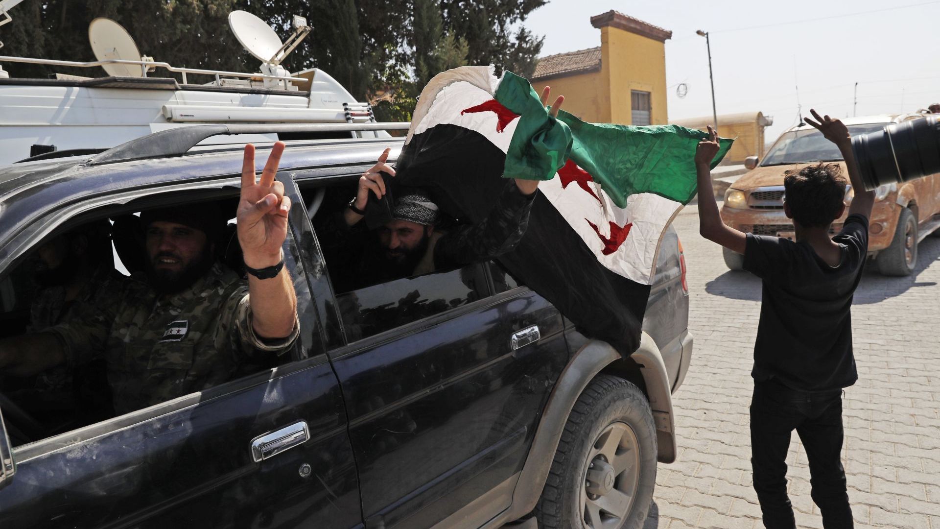 Турската военна операция в Сирия е започнала с въздушни удари