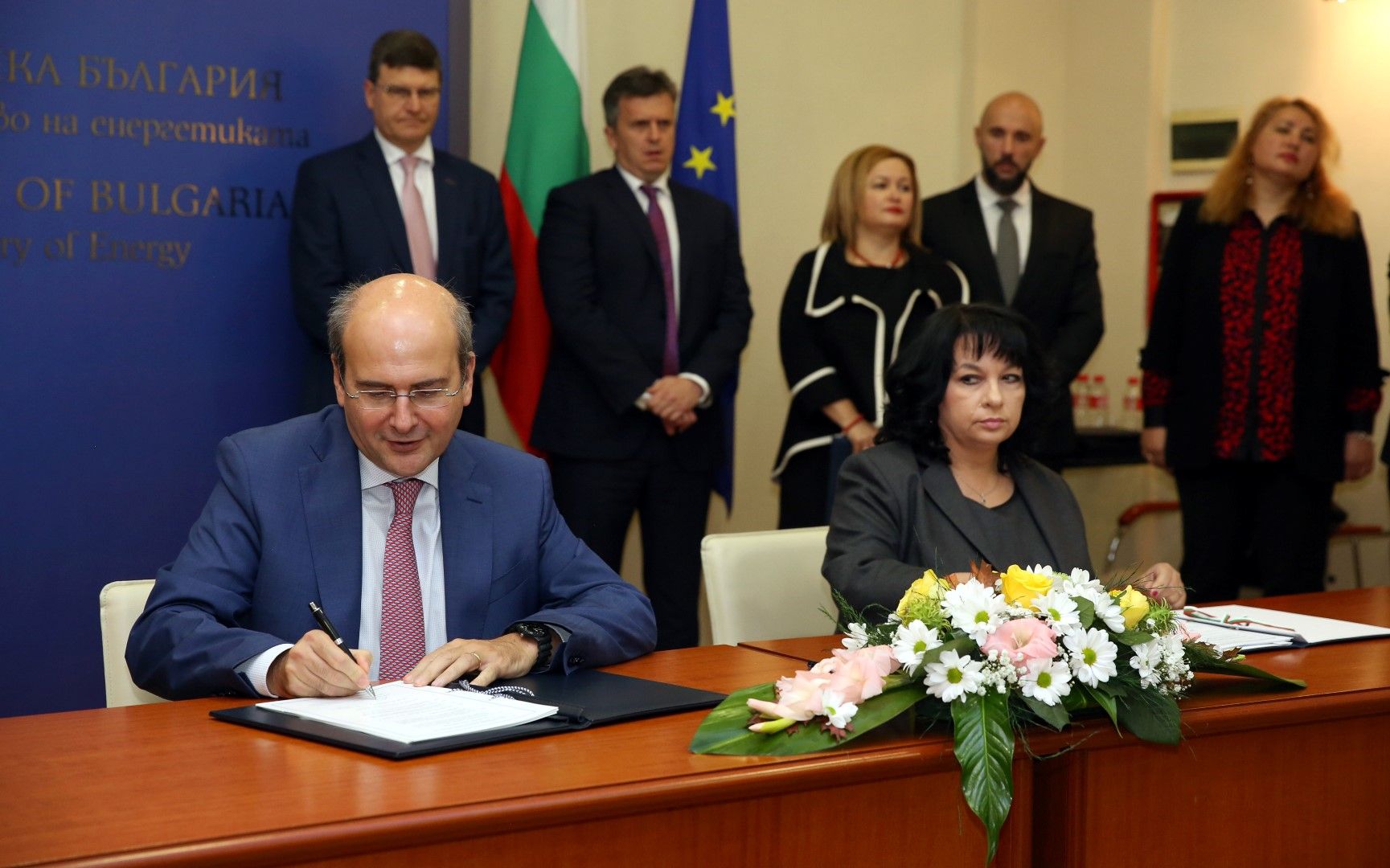 Двамата министри подписаха споразумение за установяване на данъчен режим по проекта за изграждане на интерконектора