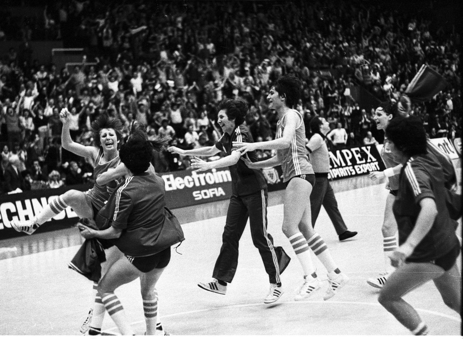 1980 г., България - Канада, победа с 1 точка ни праща на Олимпиадата в Москва. А там отборът ни печели сребро