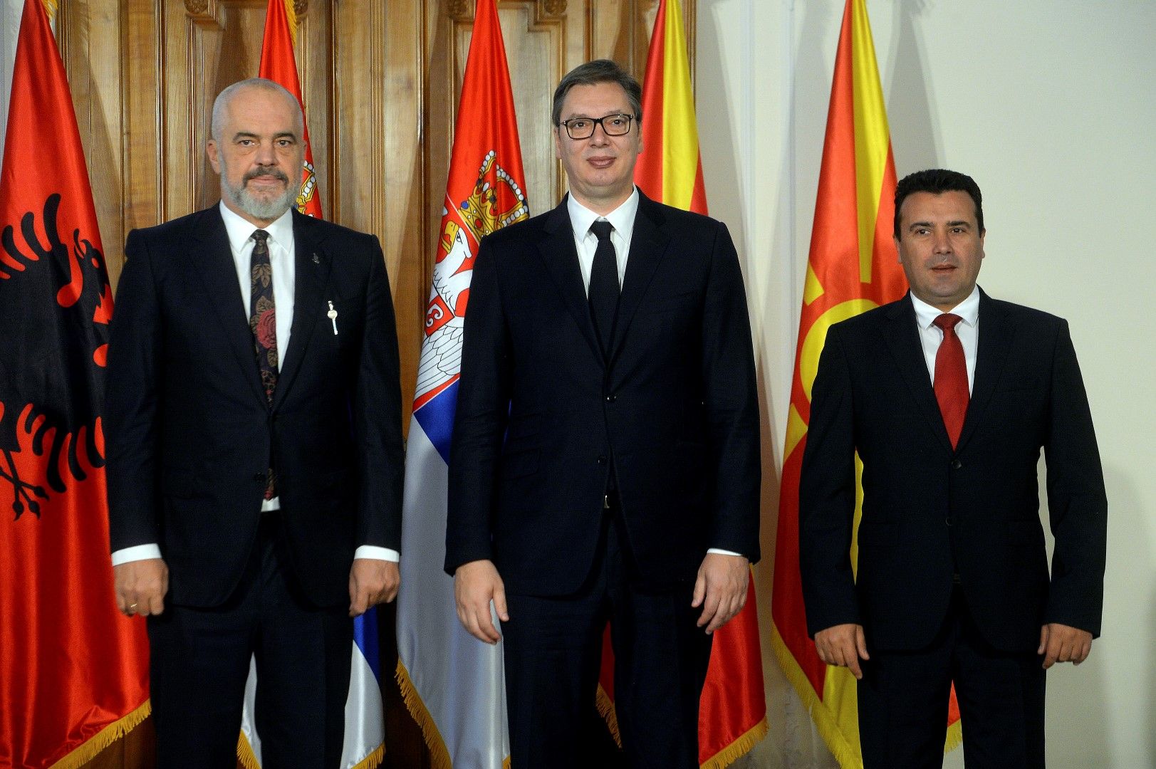 Премиерът на Албания Еди Рама, президентът на Сърбия Александър Вучич и премиерът на Северна Македония Зоран Заев след подписването на декларацията