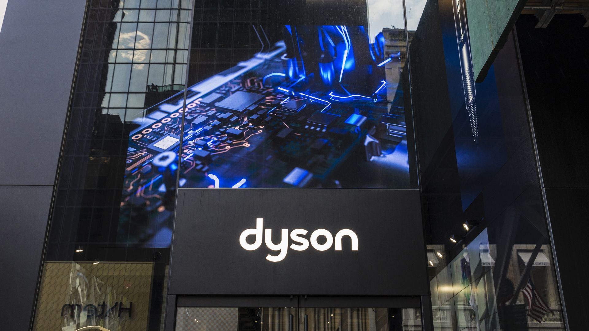 Британската компания Дайсън се отказва от проекта си за електромобили